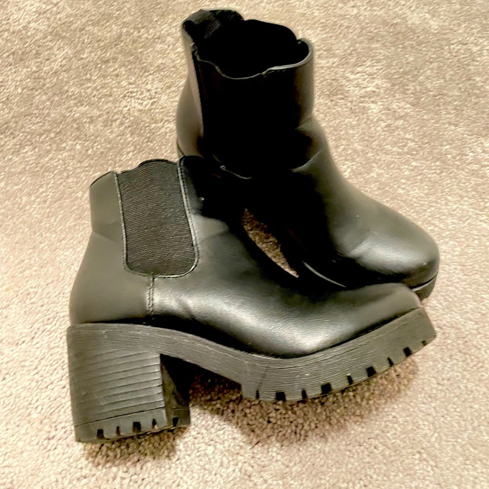 Women’s heeled boot
